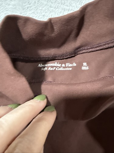 Paket mit 2 A & F Soft Collection Bodyanzügen mit Stehkragen Größe XL braun und hellbraun - Bild 3 von 7