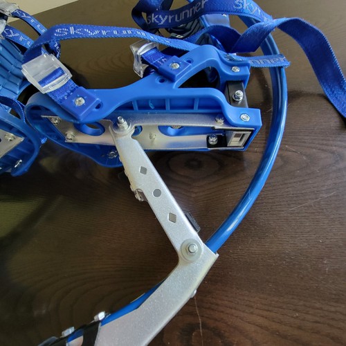 Scarpe da canguro SkyRunner trampoli da salto Pogo blu giovanile 88-132 libbre buone condizioni - Foto 13 di 18