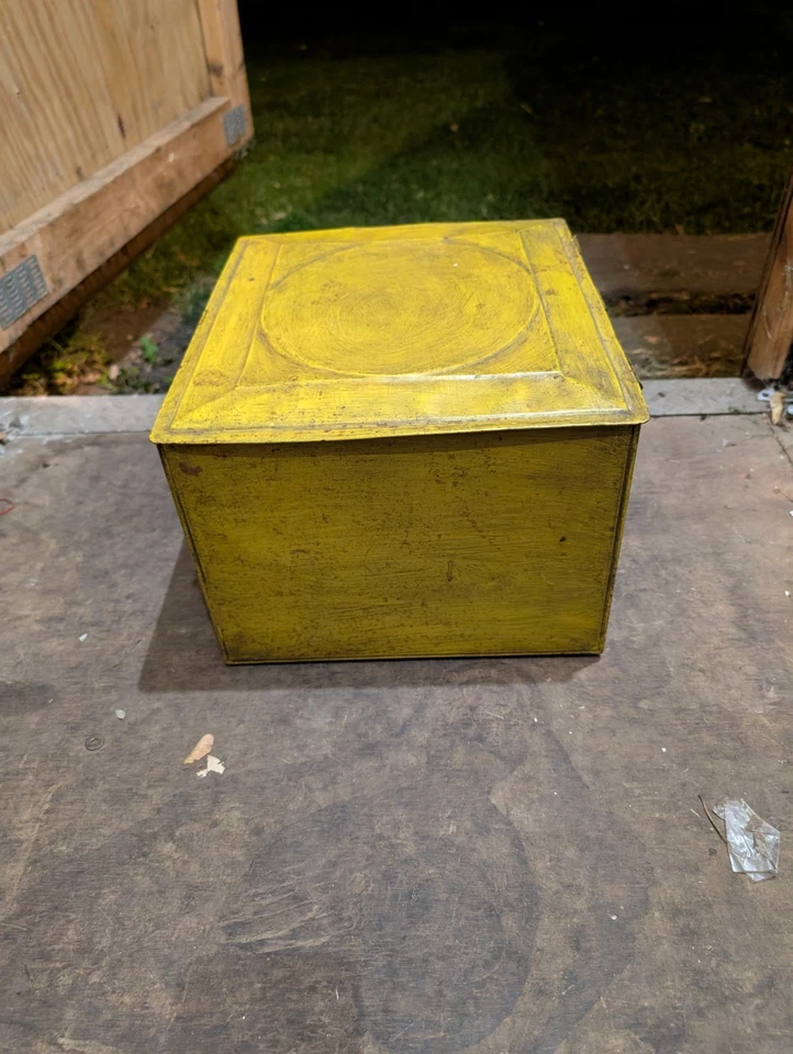 Antigua caja de almacenamiento de metal pintado antiguo Aafa mostaza núcleo de casa de campo Foto 4 de 4