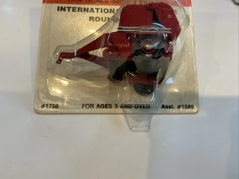 Ertl Die-Cast Implements 1/64 International IH Round Baler NIB - Image 3 of 3