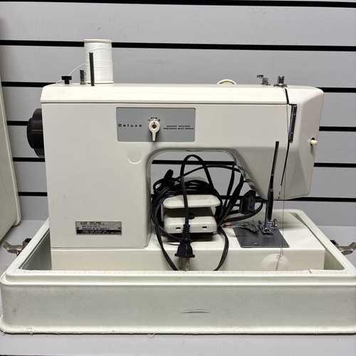 Vintage White Model # 1505 Sewing Machine Sew w/ Carrying Case & Foot Pedal - Picture 4 of 10