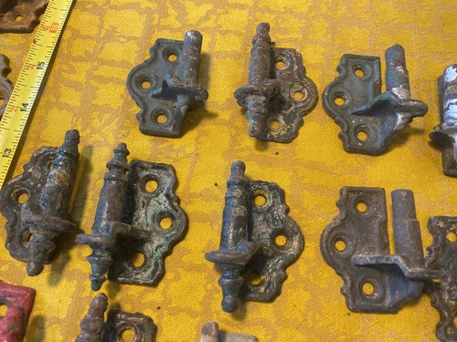 LARGE LOT OF ANTIQUE CAST IRON VICTORIAN LIFT OFF SHUTTER HINGE PARTS FOR REPAIR - Picture 6 of 24