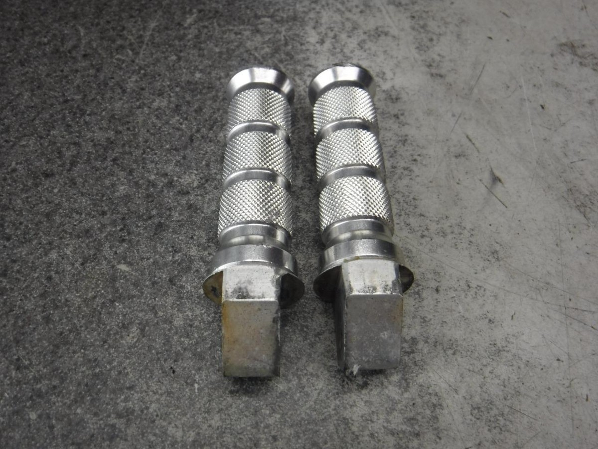 00 Suzuki SRAD GSXR GSX-R 600 Aftermarket Passenger Foot Pegs S3C