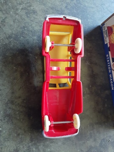 2000 Binary Arts - Deluxe Plastic 1:43 Scale  Station Wagon # 20060 - Picture 3 of 5