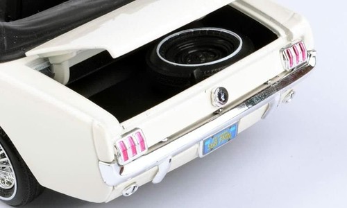 1964 1/2 FORD MUSTANG CONVERTIBLE WHITE WITH BLACK INTERIOR 1:18 SCALE BY MOTORM - Picture 5 of 7