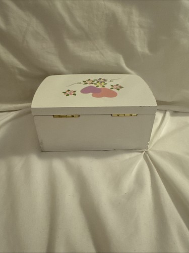 VTG Travel Jewelry Box White Pink USA 1970s Flora Detail W/ Key (KMart) - Picture 3 of 6