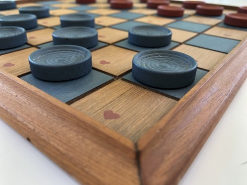 Tablero de ajedrez y piezas de juego de arte popular hecho a mano ÚNICO EN SU CLASE hechas a mano por R. Johnson 1989-91 - Imagen 6 de 12