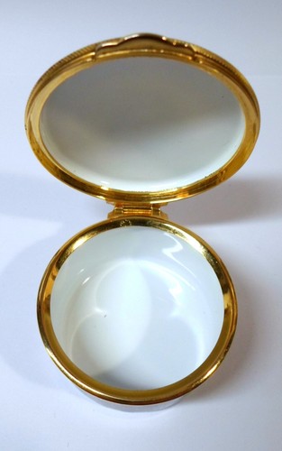 Vintage MARY ENGELBREIT ENAMEL BOX - IT'S GOOD TO BE QUEEN Alastor England 2.5" - Picture 4 of 10