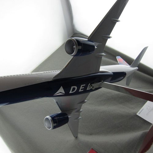 Delta Airlines A350-900 Airbus 1/100 Scale Model Million Miler Airplane - Picture 20 of 24