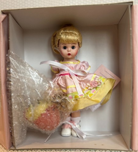 MADAME ALEXANDER 8" DOLL - "CHICK-A-DEE" 42265 - Blonde Hair, Blue Eyes w/Chick!