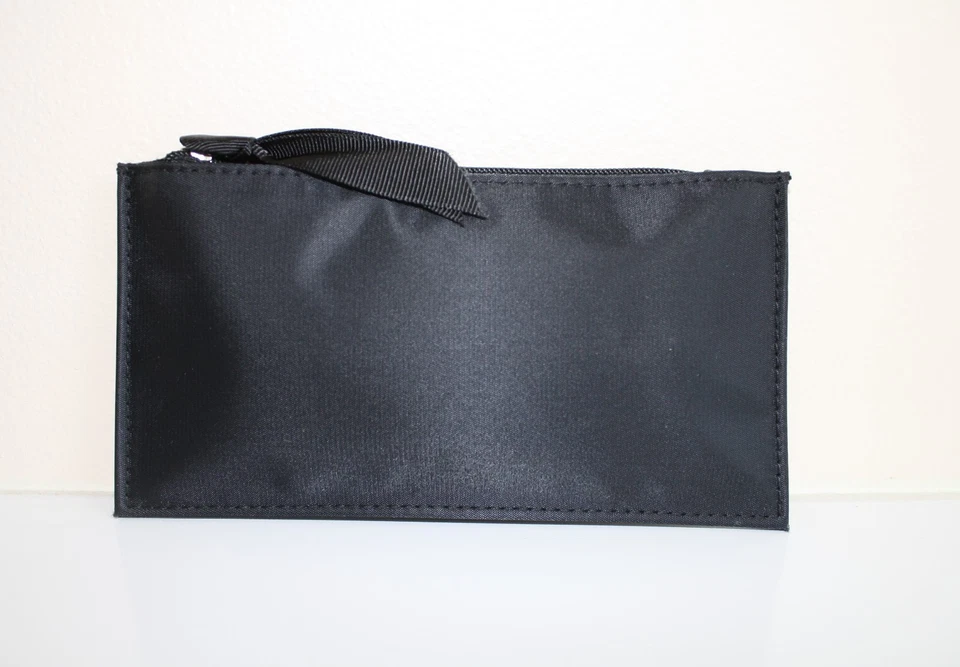 Cepillo para el cuidado de la piel y/o bolsas de cosméticos Bobbi Brown negras Foto 3 de 4