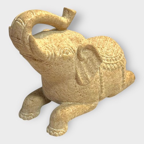 Vintage handgeschnitzter Stein Elefant liegend, Rüssel hoch Glück Figur - Bild 4 von 9