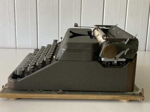 Hermes 2000 Typewriter With Original Case **** Excellent Working Condition **** - Picture 6 of 24