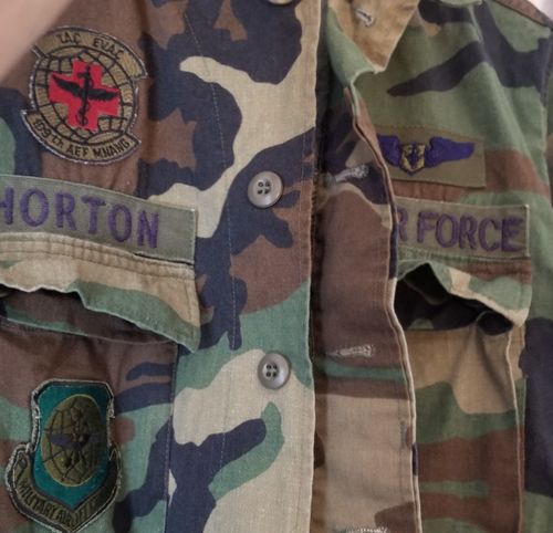 Camisa corta BDU mediana militar camuflaje combate bosque cirujano de vuelo de la USAF años 80 - Imagen 2 de 12