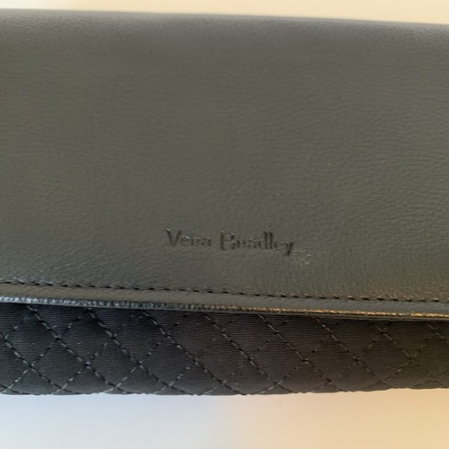 Vera Bradley schwarze Leder- und gesteppte RFID-Geldbörse mit Doppelfaltung und Druckknopf Blumenfutter - Bild 2 von 11