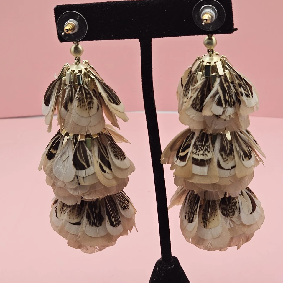 KENDRA SCOTT - LENNI TIERED FEATHER FASHION EARRINGS - GOLD- POST - Image 2 of 4