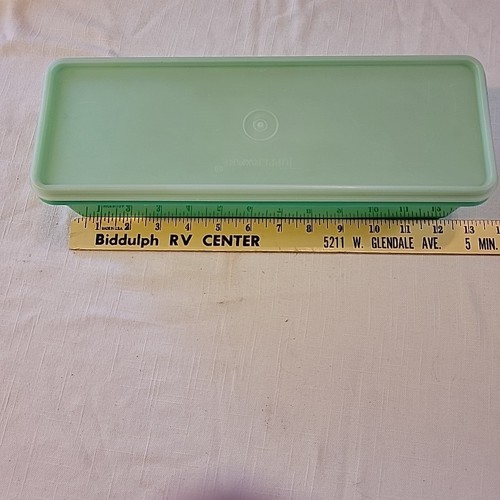 Vintage Tupperware #892-10 Jadite Green Celery Vegetable Container & Lid - Picture 2 of 5