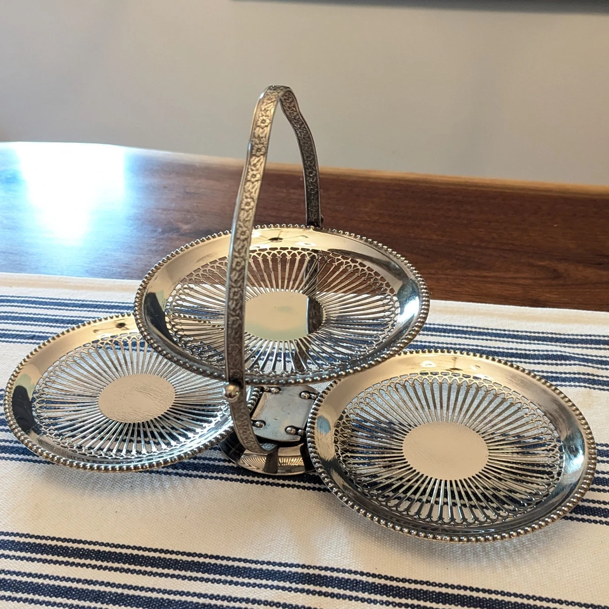25+ Queen Anne Antique US Silver-Plated Platters & Trays for sale