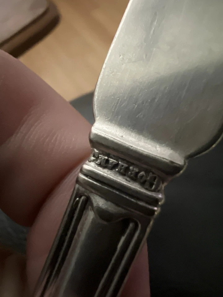 Винтажный посеребренный нож для масла Gorham с декоративной ручкой-свитком столовые приборы PAT 1900 - Изображение 2 из 2