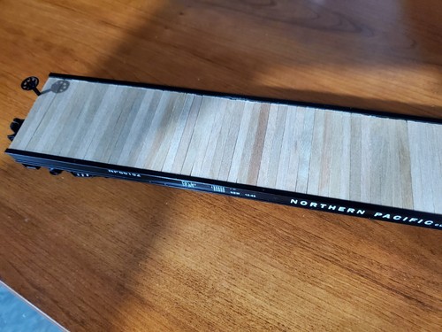 MTH Premier Northern Pacific Wide Flat Car With Custom Wood Deck O Gauge Ex. - Picture 3 of 5