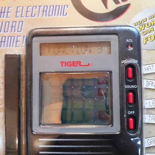 Tiger Electronics Word Chaos gioco palmare include penna stilo NUOVA SIGILLATA così com'è - Foto 5 di 8
