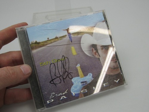 3 Brad Paisley SIGNED CD Lot Wheelhouse 5th Gear Love and War Autographed - Picture 11 of 16
