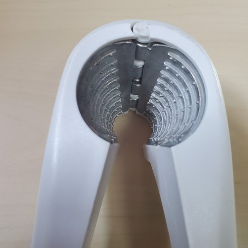 Delux Nutcracker Cylindrical Ridges Hole Grip - Picture 2 of 4