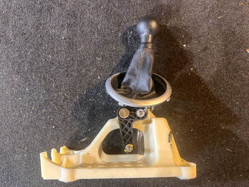 Suzuki Swift 2007 1.3 Gear Stick - Picture 3 of 3