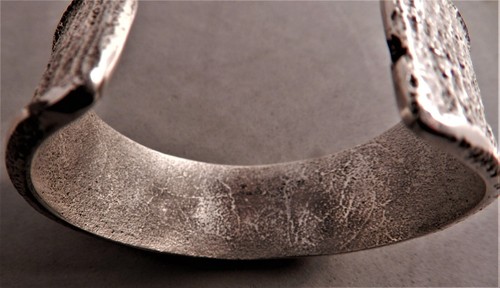 HVY VTG NAVAJO ANTHONY BOWMAN TUFA CAST STERLING SILVER CUFF BRACELET."B", SGND - Picture 4 of 8