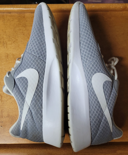 Nike Womens 9.5 Shoes Tanjun Low Running Shoes Wolf Grey 812655-010 Sneakers - Picture 3 of 7