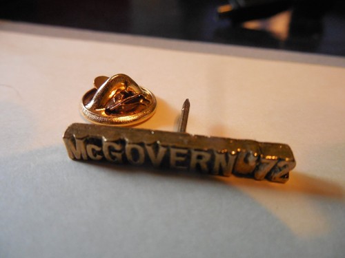 George McGovern Campaign Pin Back Political Clasp Button Style Presidential 1972 - Picture 2 of 7