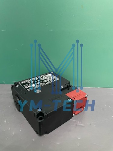 1pcs New IN BOX Omron Brand New Guard Lock Safety-Door Switch D4NL-4CFG-B - Picture 6 of 9