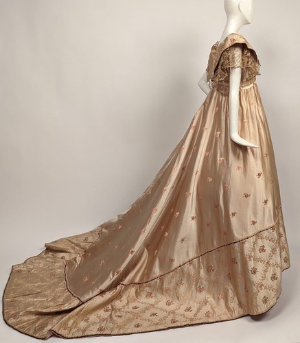 MOST OPULENT 1890’S ROSE BROCADE SILK SATIN RECEPTION DRESS W LONG TRAIN + LACE  - Picture 10 of 12
