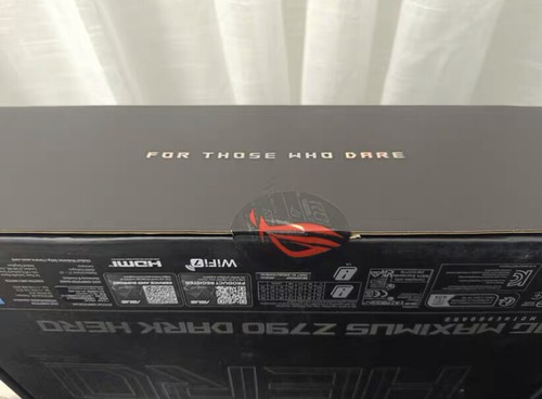 ASUS ROG MAXIMUS Z790 DARK HERO Gaming Mainboard Sockel Intel LGA 1700 ATX - Afbeelding 1 van 5