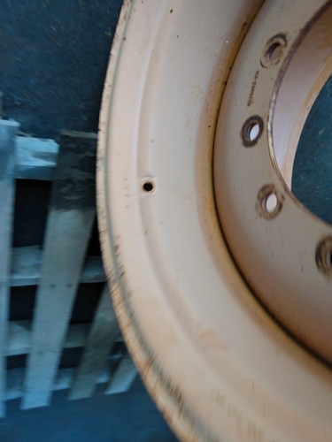 104907a 1 rim wheel Used Backhoe Case 580l 24 Inch backhoe Email For Shipping - Picture 13 of 17