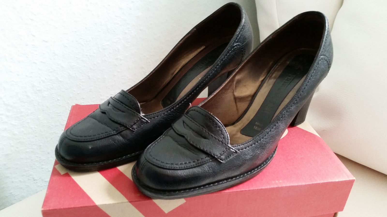 Peter Kaiser Pumps Schwarz Rund Gr. 38 Leder 1x getragen Top Zustand Peter Kaiser Pumps Schwarz Rund Gr. 38 Leder 1x getragen Top Zustand
