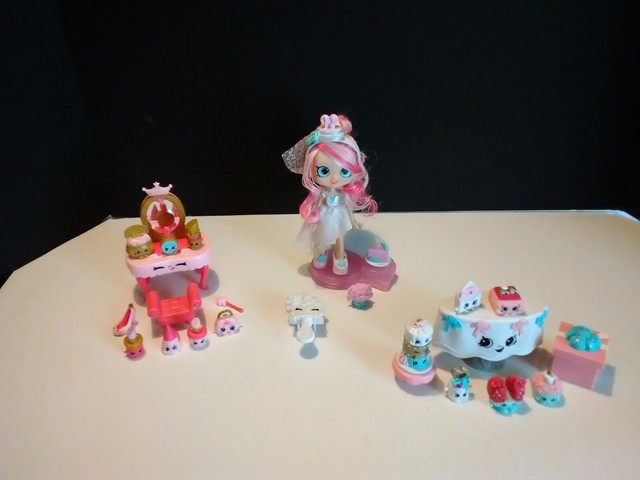 shopkins table and chair set