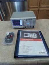 GW Instek Oscilloscope GDS-2104 Digital Storage 100 Mhz With Manual+ Lead Kit