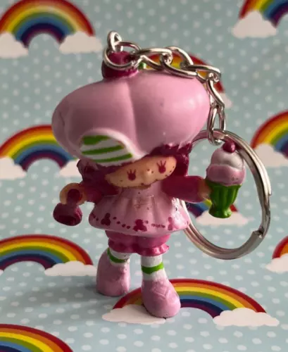Adorable STRAWBERRY SHORTCAKE 80's Mini Keychain - RASPBERRY TART