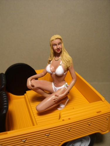 1/18 GIRL FIGURE MYRTILLE VROOM PAINTED FOR AUTOART MINICHAMPS NOREV - Picture 3 of 7