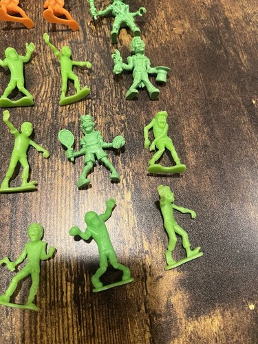 Imperial Responders vs Zombies 2" Plastic Green Zombies Mixed Lot of 45 Figures - Picture 7 of 20