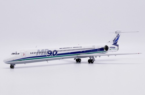 McDonnell Douglas / McDonnell Douglas MD-90 / N901DC / LH2501 / 1:200 *LAST PCS* - Picture 1 of 13