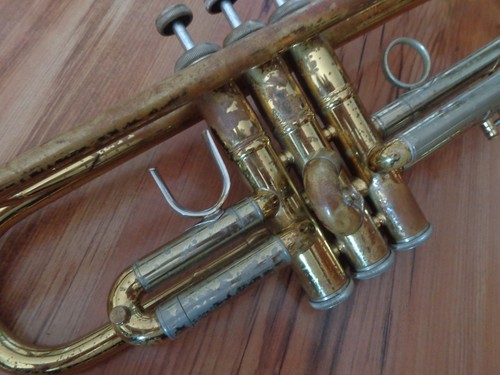 Trompete Elkhart Bach Stradivari 37 Bb - Foto 17 di 22