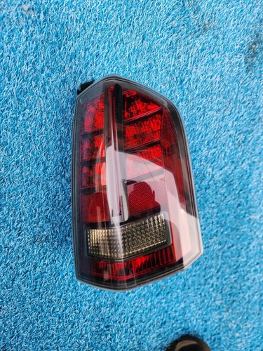 CHRYSLER 300C HEMI OEM 2013-2014 Right Passenger SMOKED TAILLIGHT LAMP LIGHT - Bild 4 von 10
