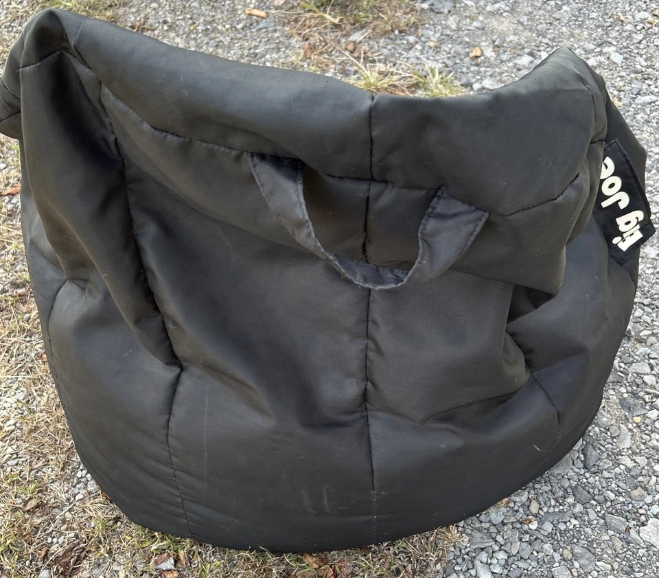 Silla Big Joe Classic Bean Bag, Negra, 16"H x 27.5"W x 27.5"D, Estado Usado. Foto 4 de 4