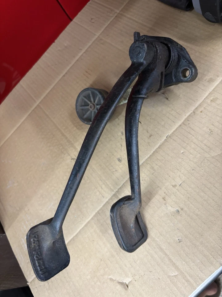 Vw Pedal Assembly - Image 4 of 4