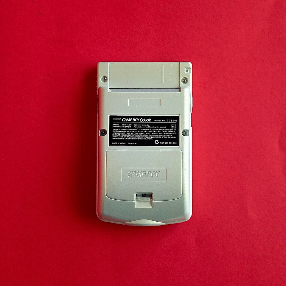 Nintendo Game Boy Color PIKACHU DORADO Y PLATEADO 👾 GBC Gameboy CUERPO NUEVO RESTAURADO Foto 2 de 2