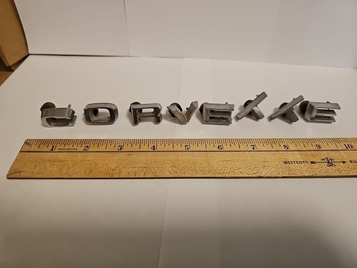 Corvette Rear Bumper Letters Emblem C O R V E T T E 1974-1975 Script Vtg Parts - Foto 2 di 11