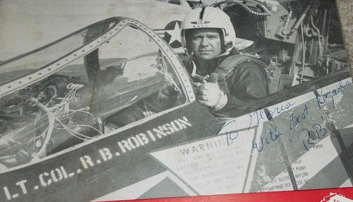 USN Naval Aviation News Jan., 1962...Signed by Lt. Col. R.B. Robinson Test Pilot - Bild 4 von 9