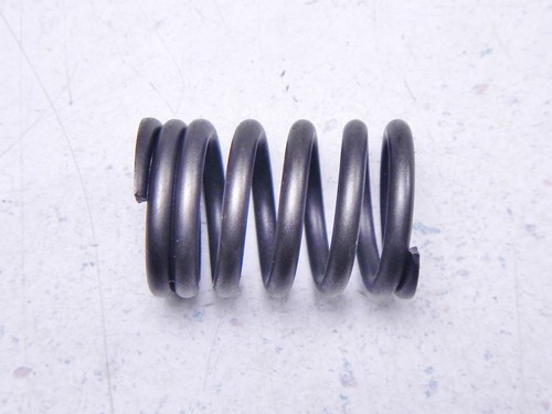 86 KAWASAKI KLF300 2X4 BAYOU INNER INTAKE/EXHAUST VALVE SPRING - Bild 3 von 3